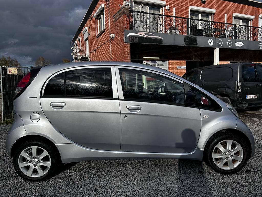 Peugeot ion 101000 km bj 9/2011, Auto's, Zwart, 5 zetels, Dealer onderhouden, Zilver of Grijs