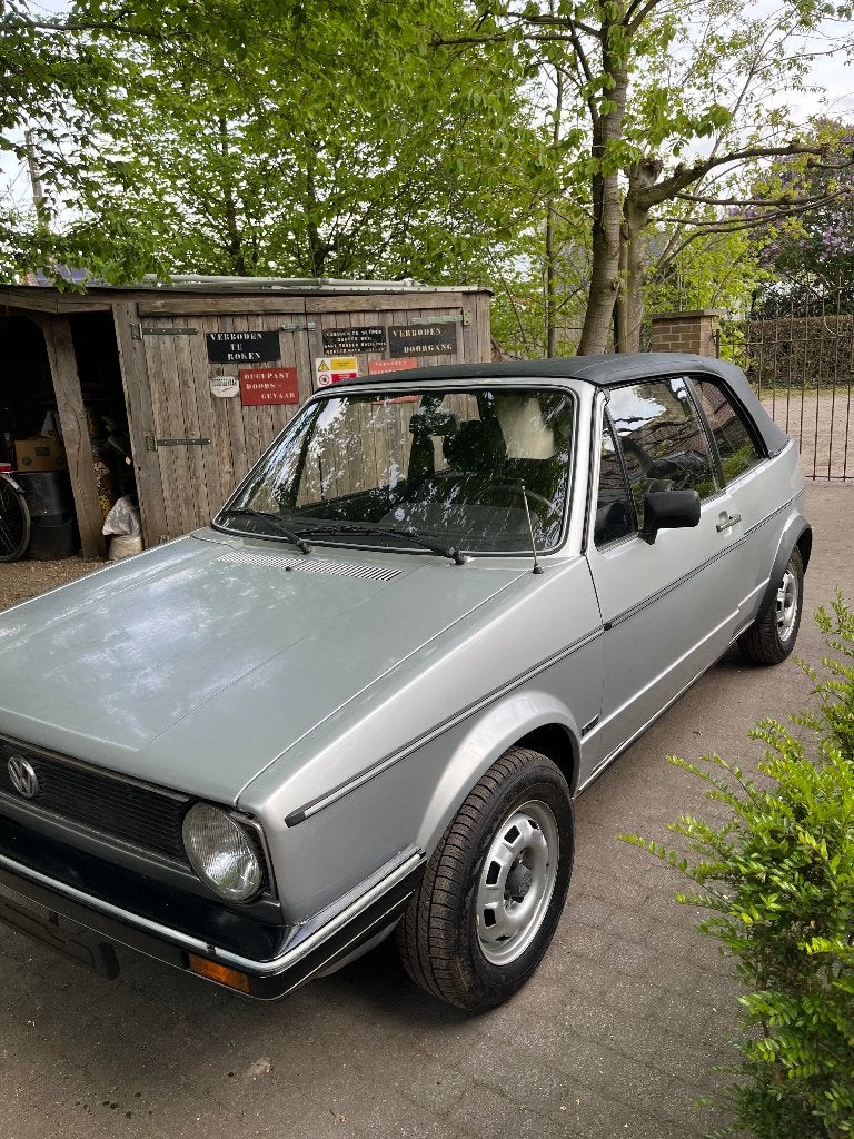 Oldtimer Golf 1 Cabrio GL 1500 uit 1979, foto 2
