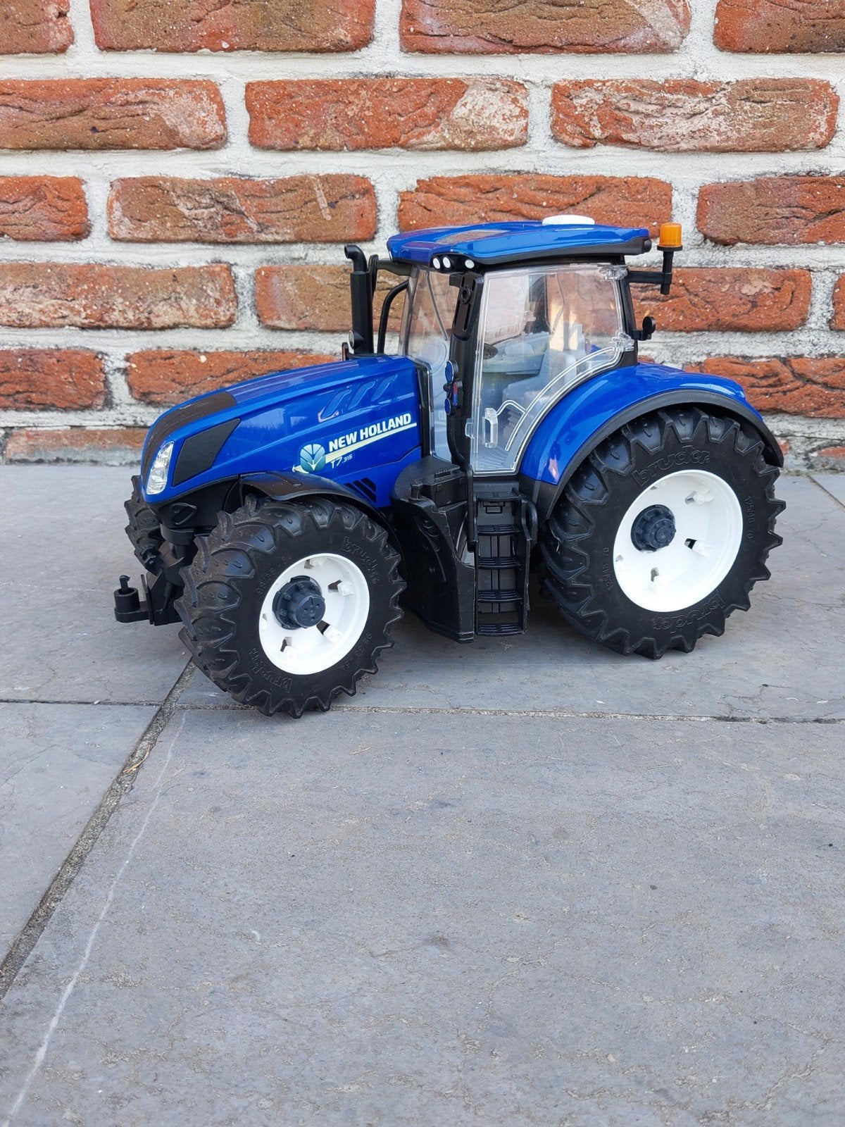 New Holland tractor Bruder, Ophalen