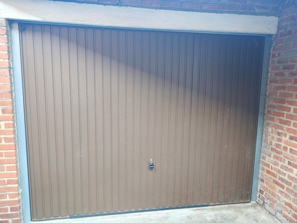 Opportunité – Garage fermé sis rue Dourlet – Charleroi, Charleroi