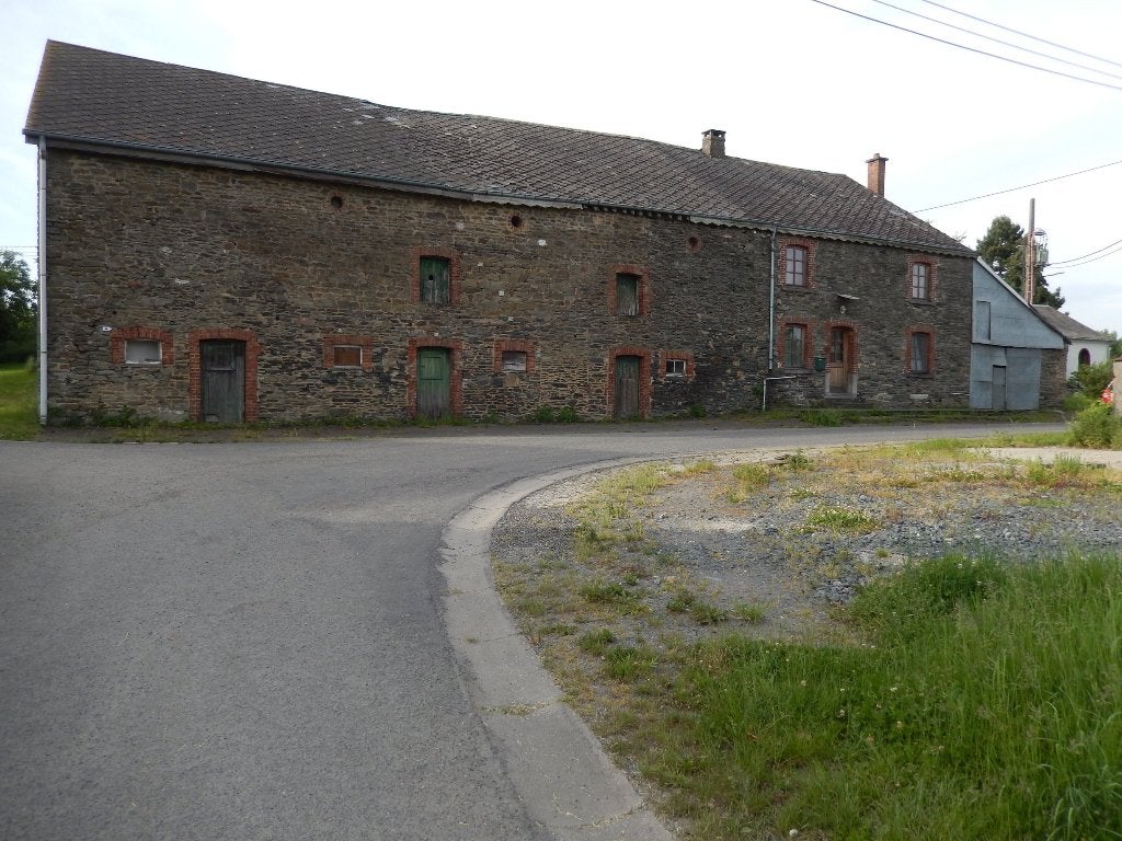 Bâtiment avec un grand potentiel, Immo, 110 m², BASTOGNE, Maison individuelle, Province de Luxembourg
