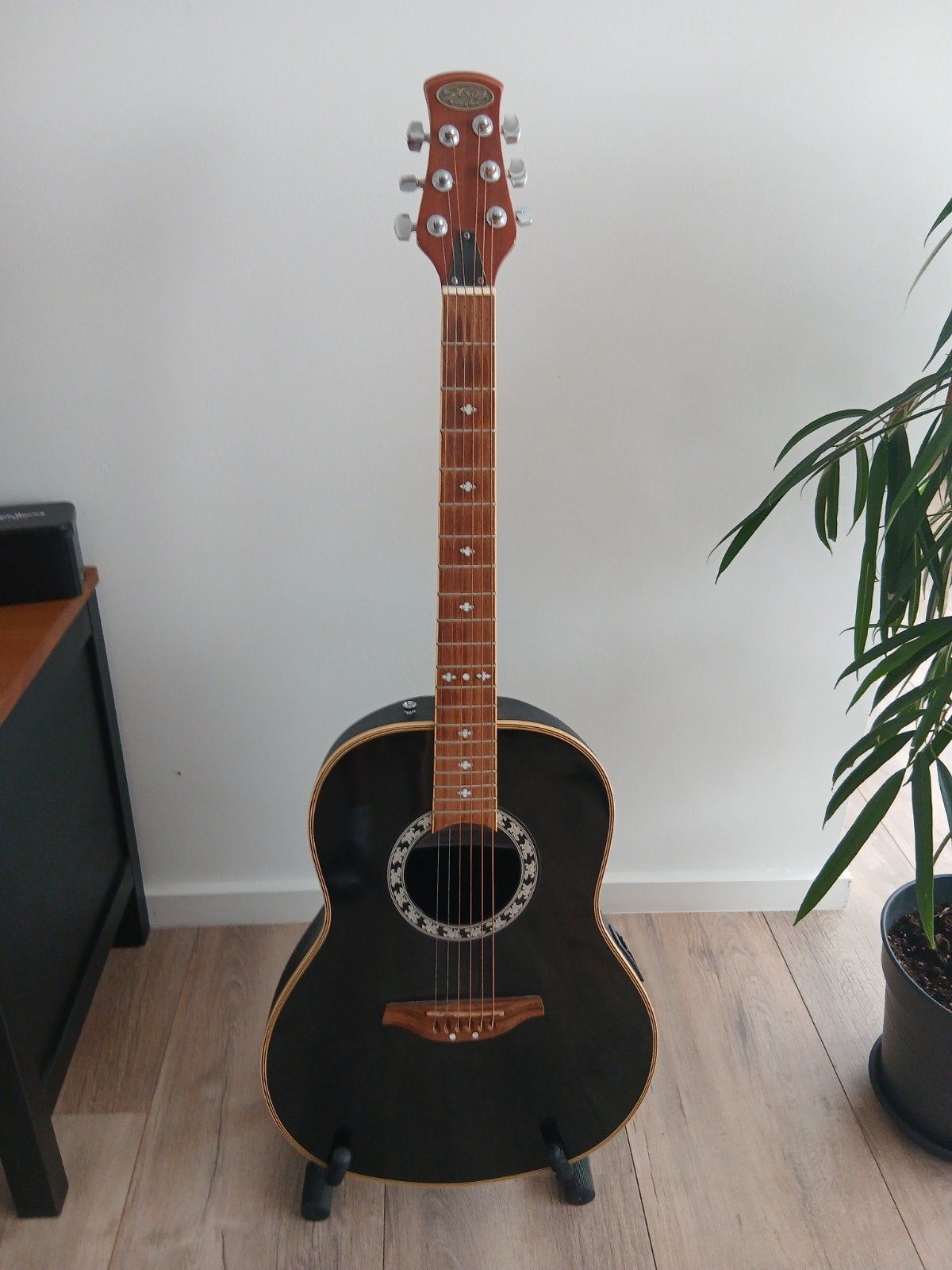 Guitare acoustique pour gauchers, modèle Ovation, Musique & Instruments, Instruments à corde | Guitares | Acoustiques, Enlèvement