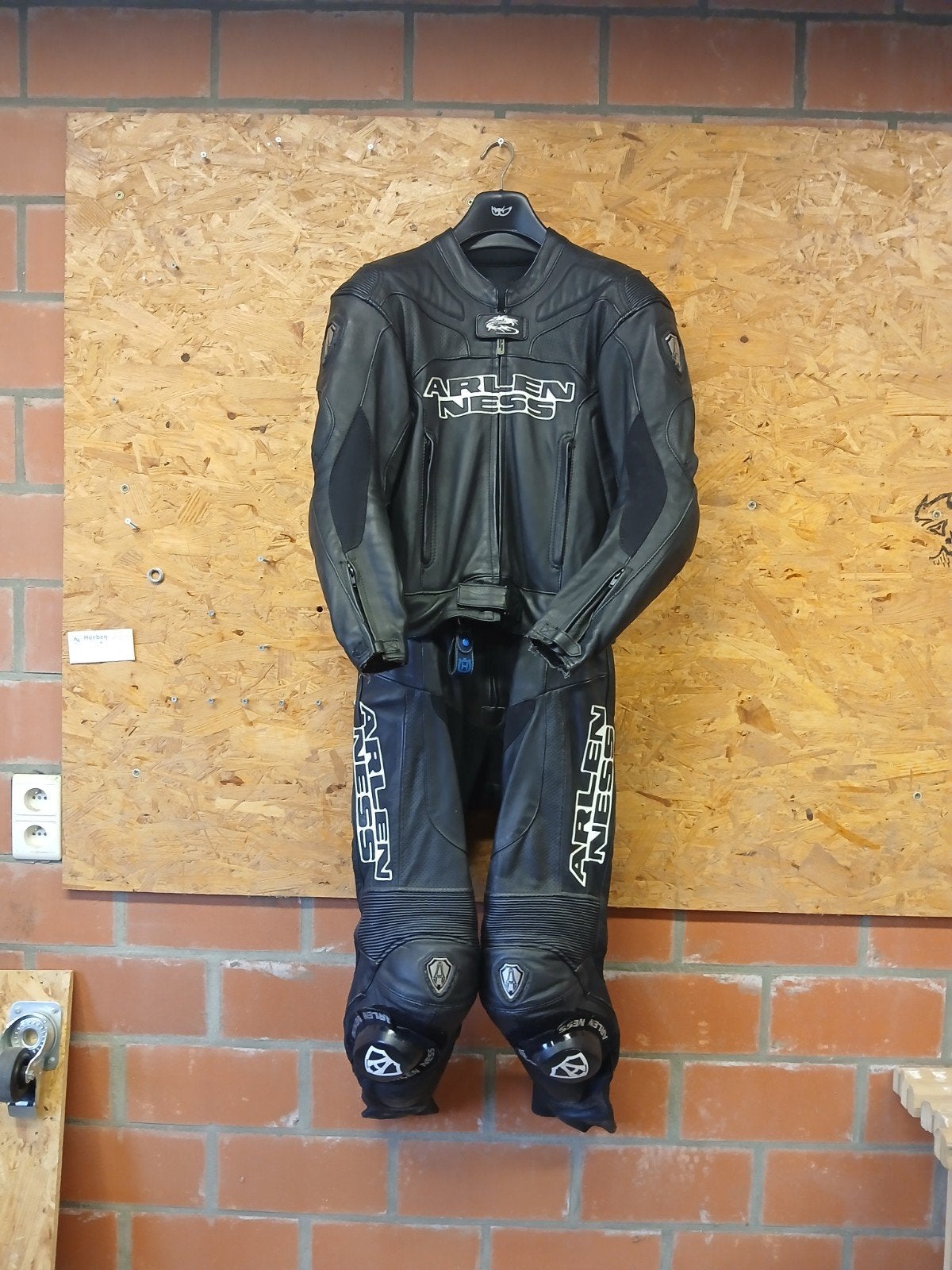 2 delig Race pak , motorpak Arlen Ness maat 50, Motoren, Ophalen