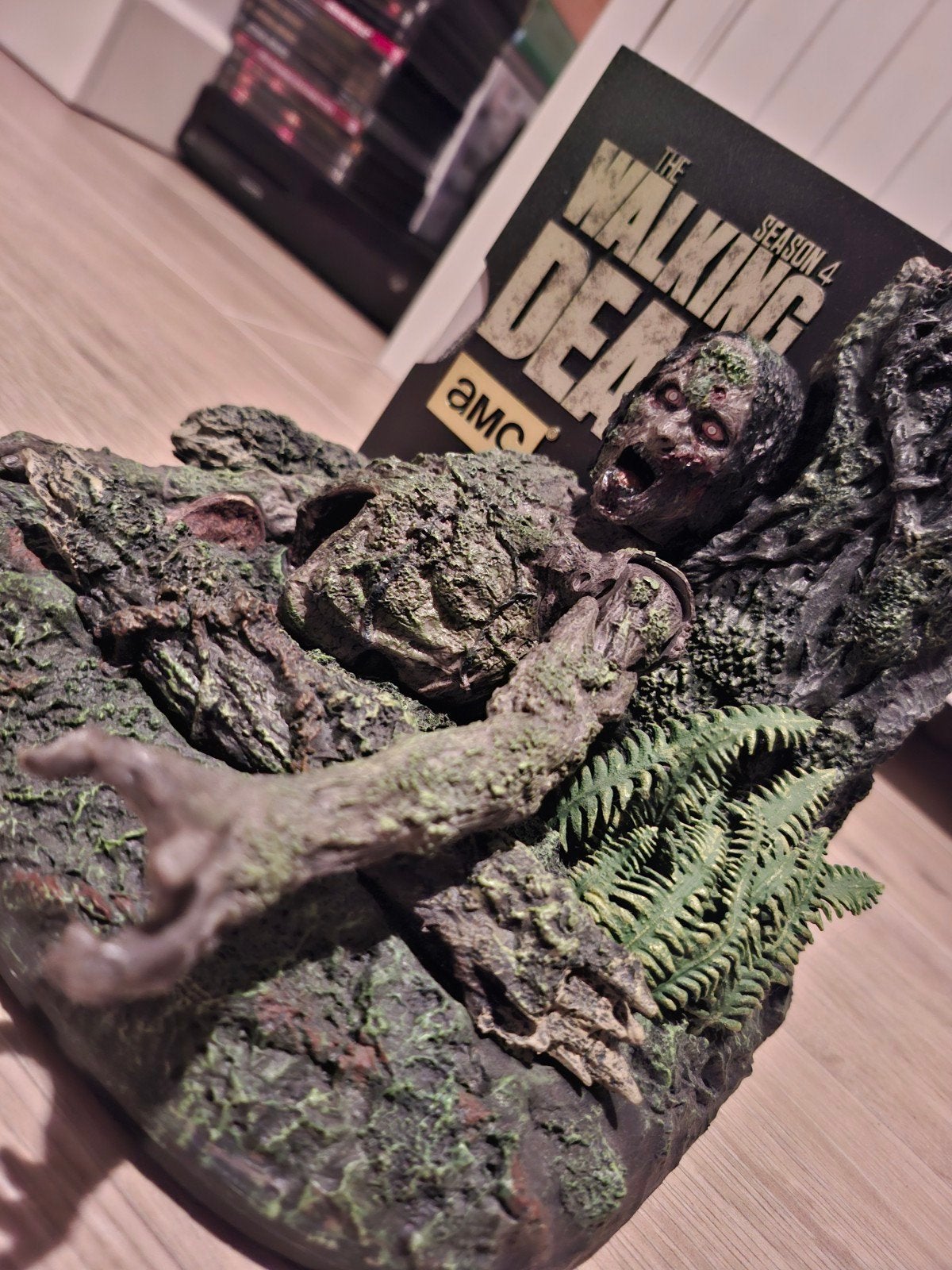 The Walking Dead Season 4 Limited Edition - Tree Walker Stat, CD & DVD, DVD | Horreur, Anglais, Vampires ou Zombies, Édition spéciale