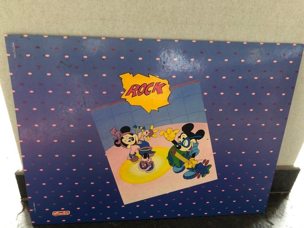 Tapis de bureau Mickey et Minnie, Collections, Enlèvement