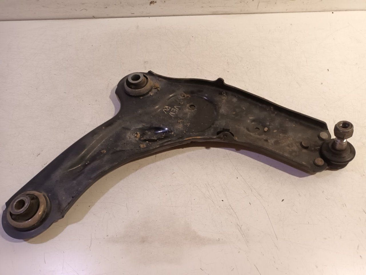 Draagarm rechts voor Renault Espace, Onderdelen@venauto.nl, Van der Ven Autorecycling B.V., Ettenseweg 76, 4706 PB Roosendaal, The Netherlands