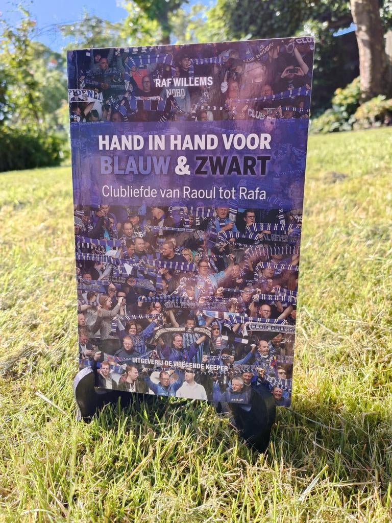 Hand in Hand voor Blauw & Zwart - boek Club Brugge, Boeken, Sportboeken, Zo goed als nieuw, Balsport, Ophalen of Verzenden
