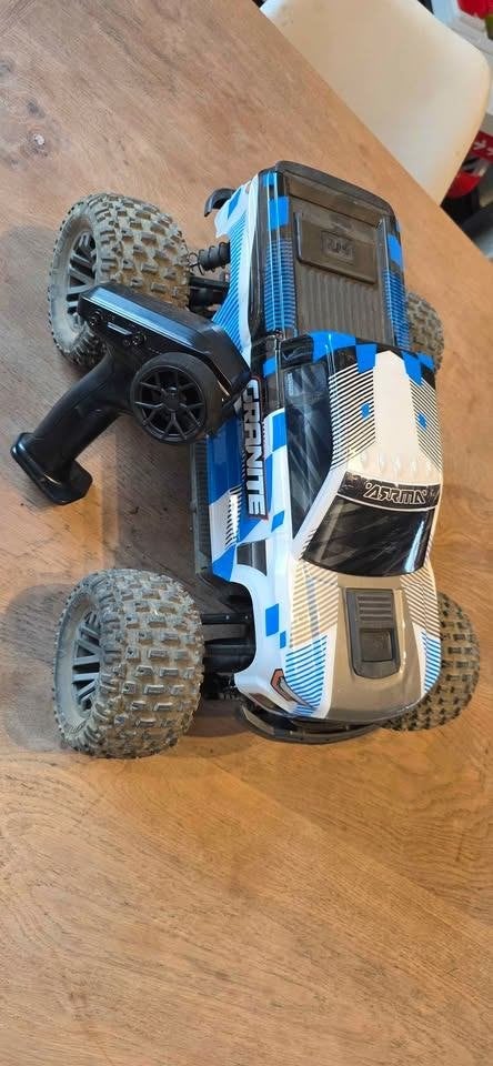 Arrma Granite 665 Mega 4x4 RTR, Hobby & Loisirs créatifs, Enlèvement, Comme neuf, 1:9 à 1:12, Voiture