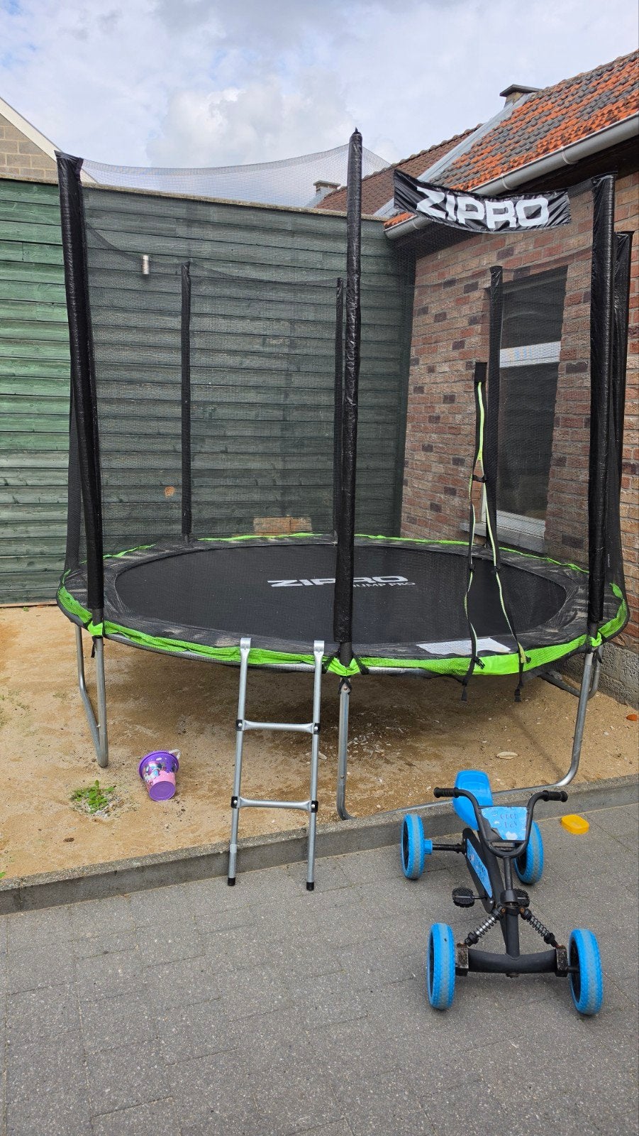 Trampoline zipro, Ophalen