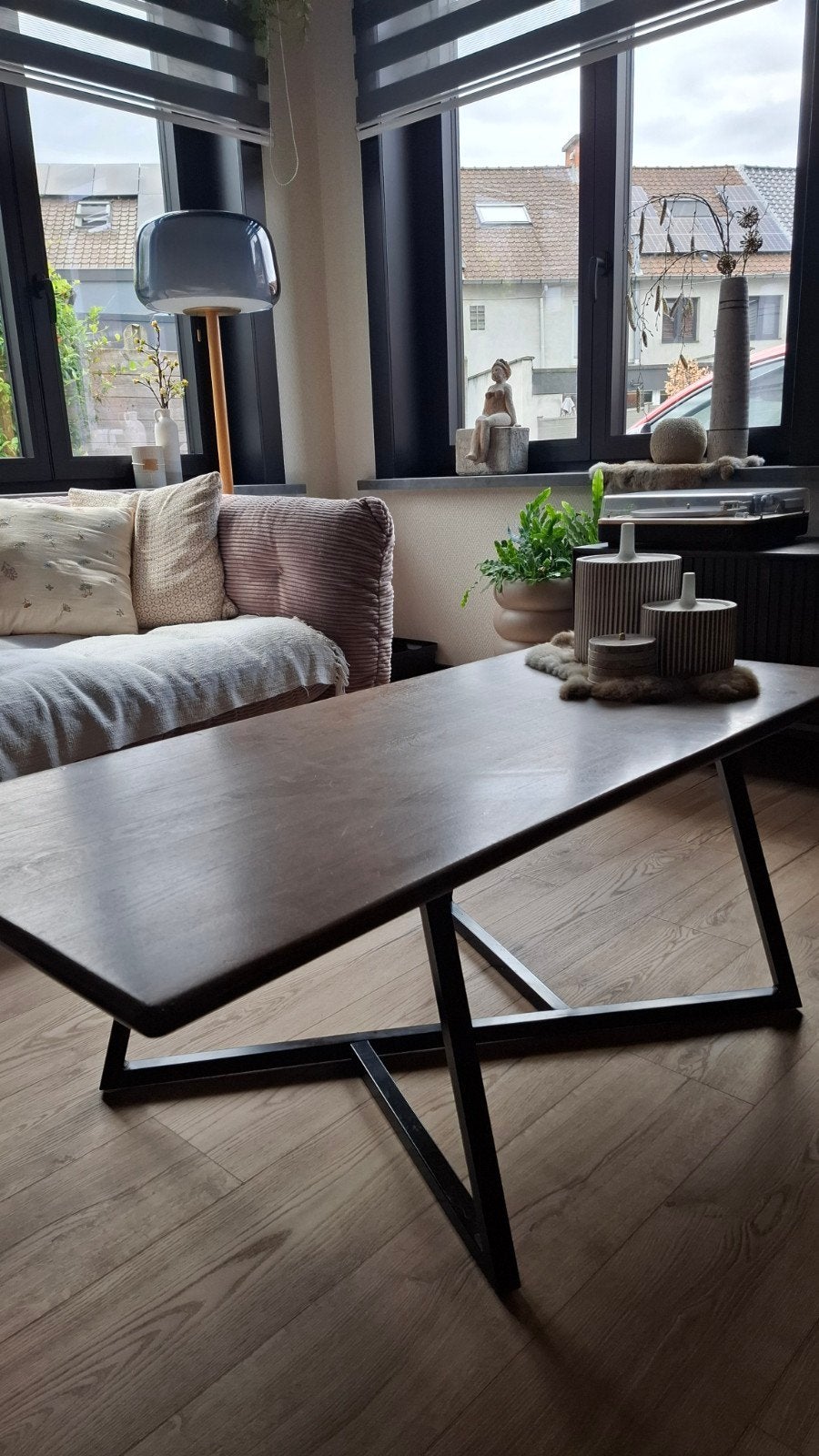 massief eiken salontafel met ijzeren onderstel, Ophalen, Metaal