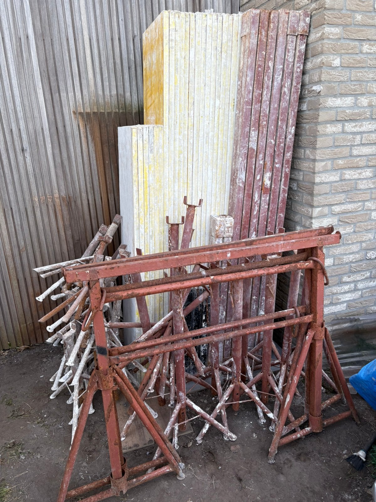 Stellening en platen met baaren en voetjes, Doe-het-zelf en Bouw, Steigers, Ophalen, Zo goed als nieuw