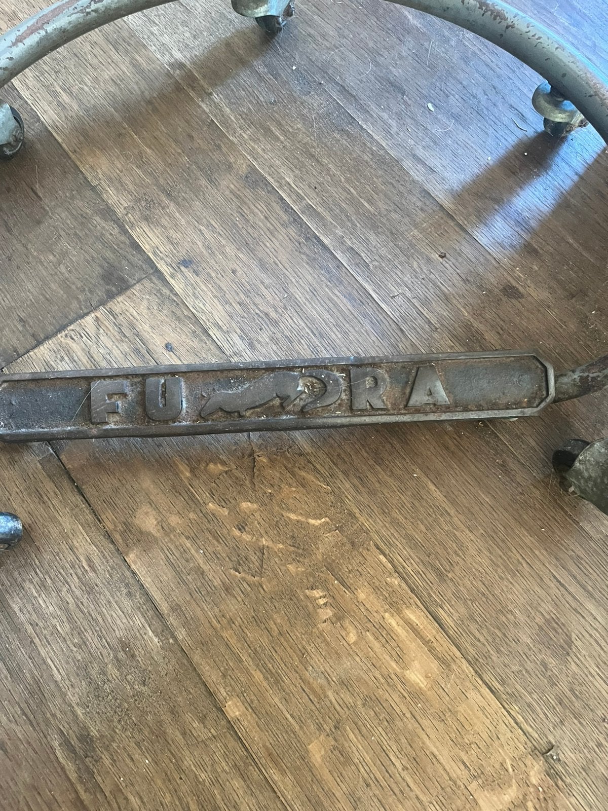 Fura indistriele werkkruk op wielen  ‘40-‘60, Ophalen