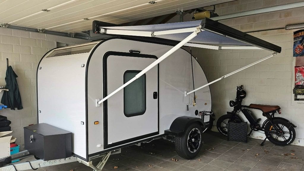 Teardrop Mini Caravan (July 2025) – Like New, Grand lit, Jusqu'à 4 m, Particulier, Panneau solaire