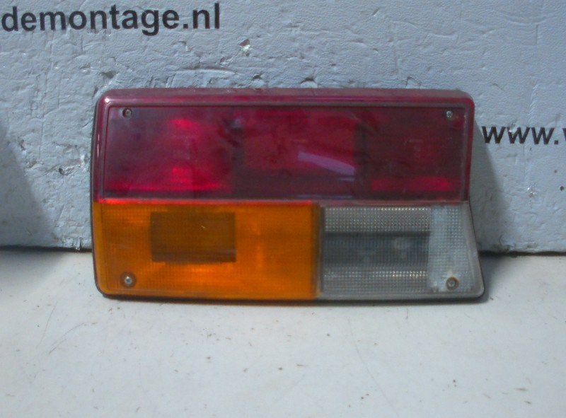FEU ARRIÈRE DROIT Saab 99 (01-1972/12-1984), Saab-de-info@saabgroup.com, Marienbergstraße  96
90411  Nürnberg, DE, Utilisé, Saab Deutschland GmbH