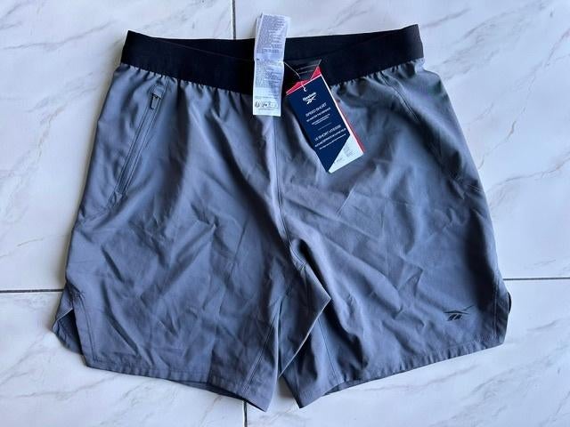 Short avec le label Reebok taille S (nr1920a), Neuf, Gris, Enlèvement ou Envoi, Général