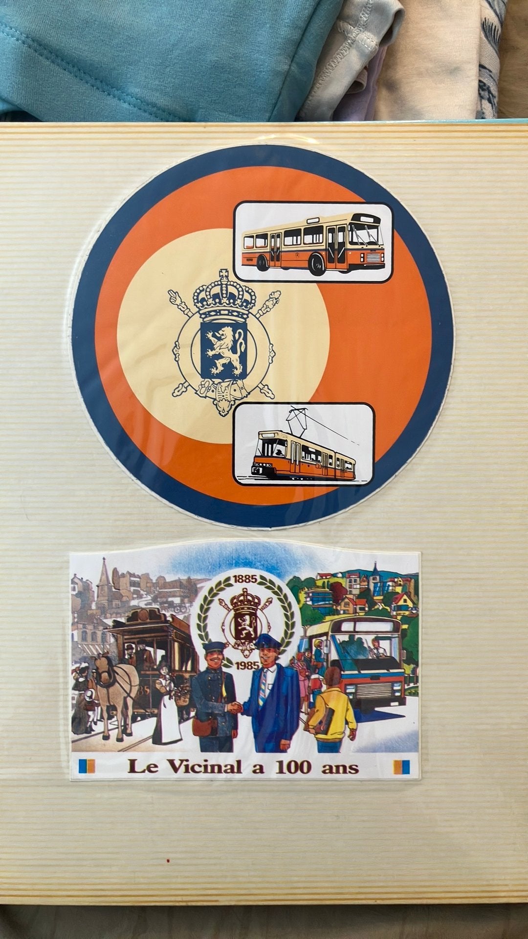 Stickers Le Vicinal (1985) + Tram & Bus Belgique, Collections, Autocollants, Neuf, Autres types, Enlèvement ou Envoi
