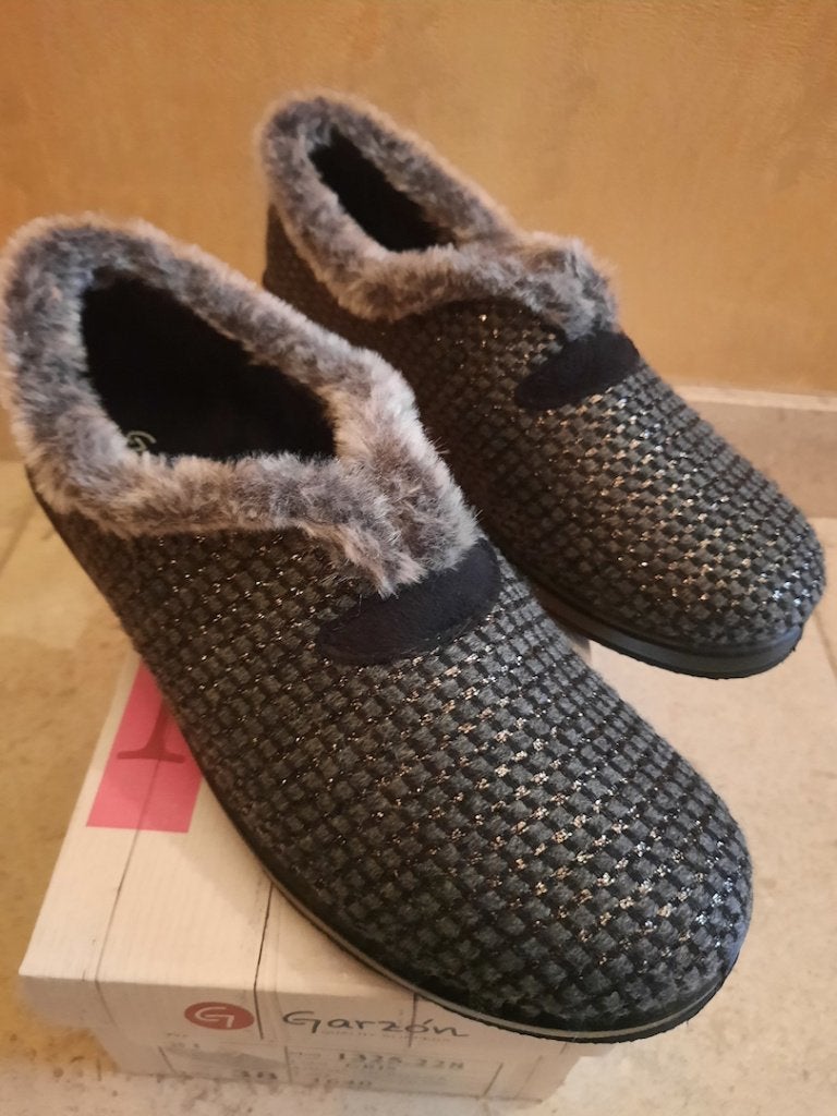 Nieuwe pantoffels/schoenen Garzon MORGANA, Nieuw, Ophalen of Verzenden, Pantoffels of Sloffen, Grijs