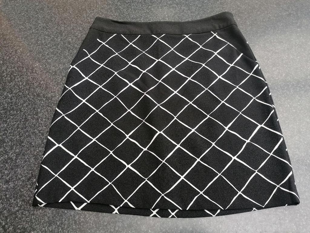 Nieuw rok 38 Lola & Liza zwart wit patroon, Kleding | Dames, Rokken, Maat 38/40 (M), Lola & Liza, Zwart, Nieuw