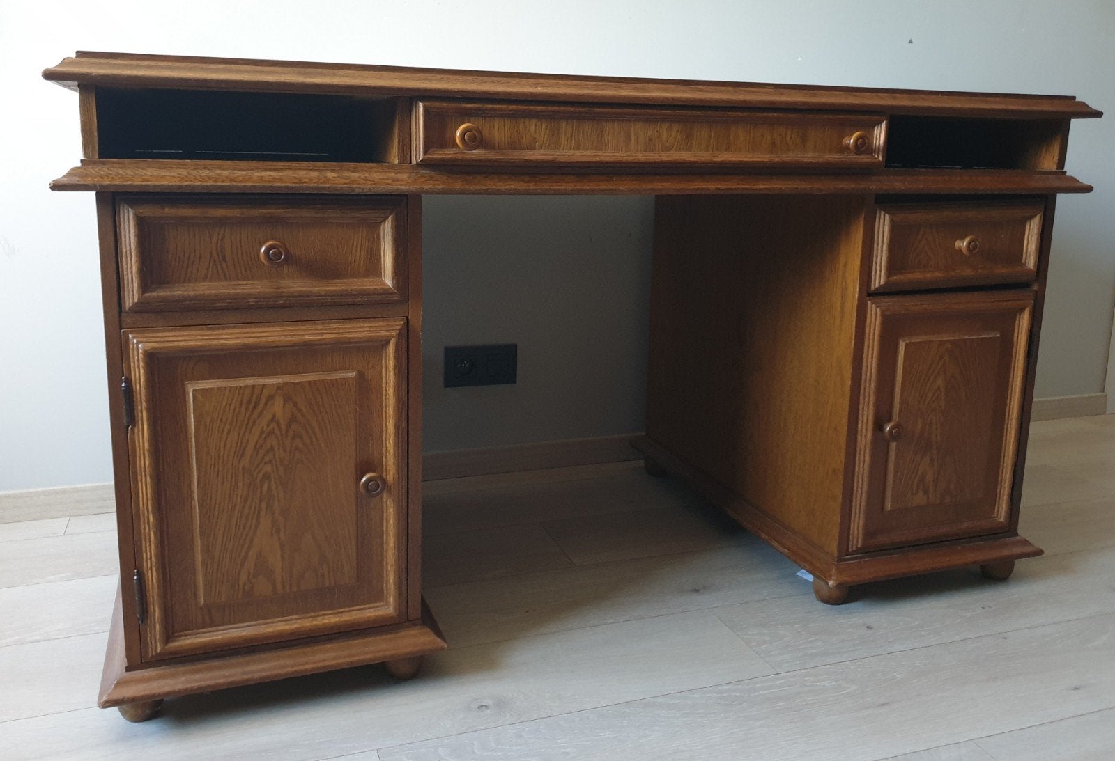 Bureau bekleed met eik fineer, Huis en Inrichting, Ophalen