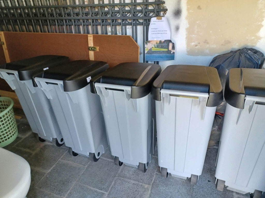 Gratis vuilbakken, Huis en Inrichting, Ophalen, Kunststof, Gebruikt, 40 liter of meer