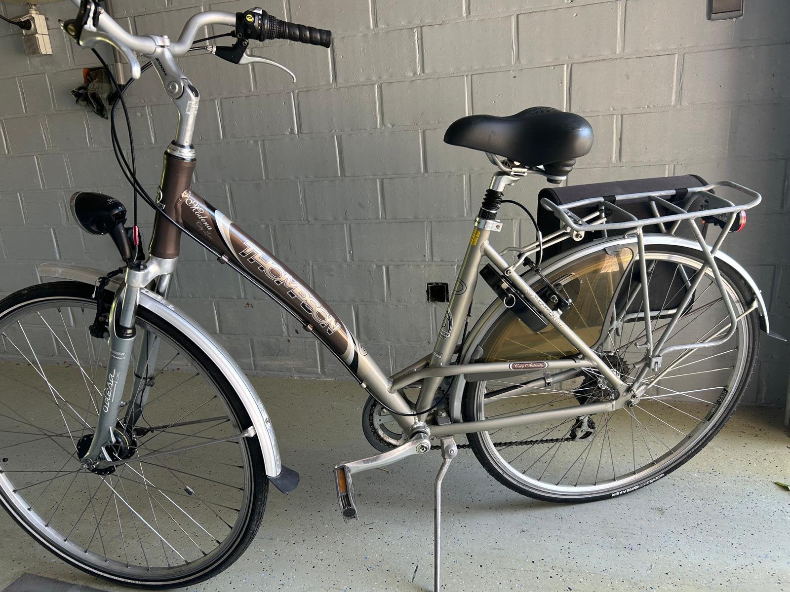 Damesfiets thompson 28 inch, Fietsen en Brommers, Ophalen, Zo goed als nieuw, 28 inch