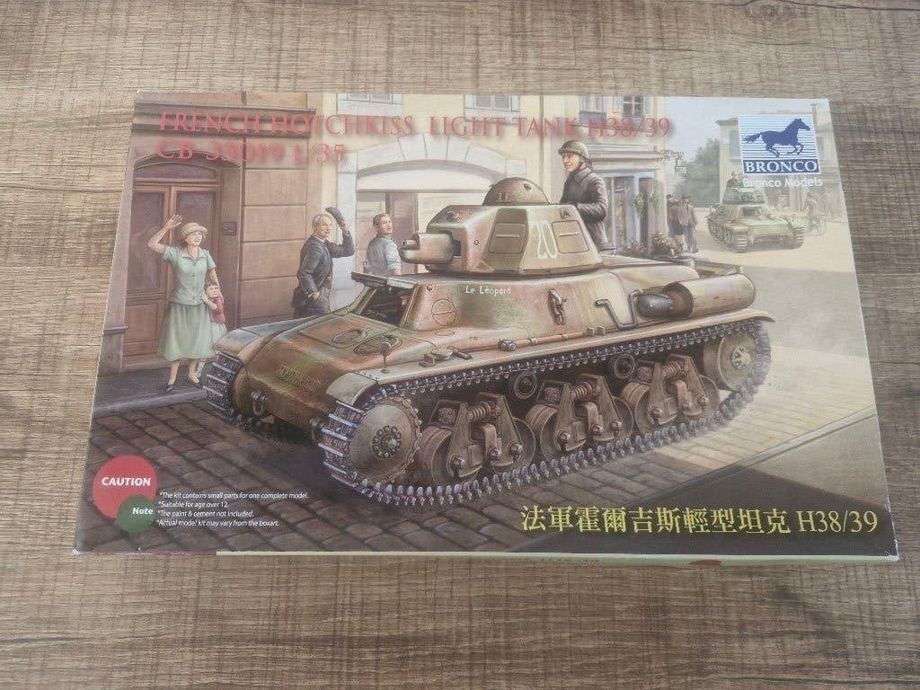 1/35 Bronco French Hotchkiss Light Tank H38/39, Hobby en Vrije tijd, Overige merken, Tank, 1:32 tot 1:50, Nieuw
