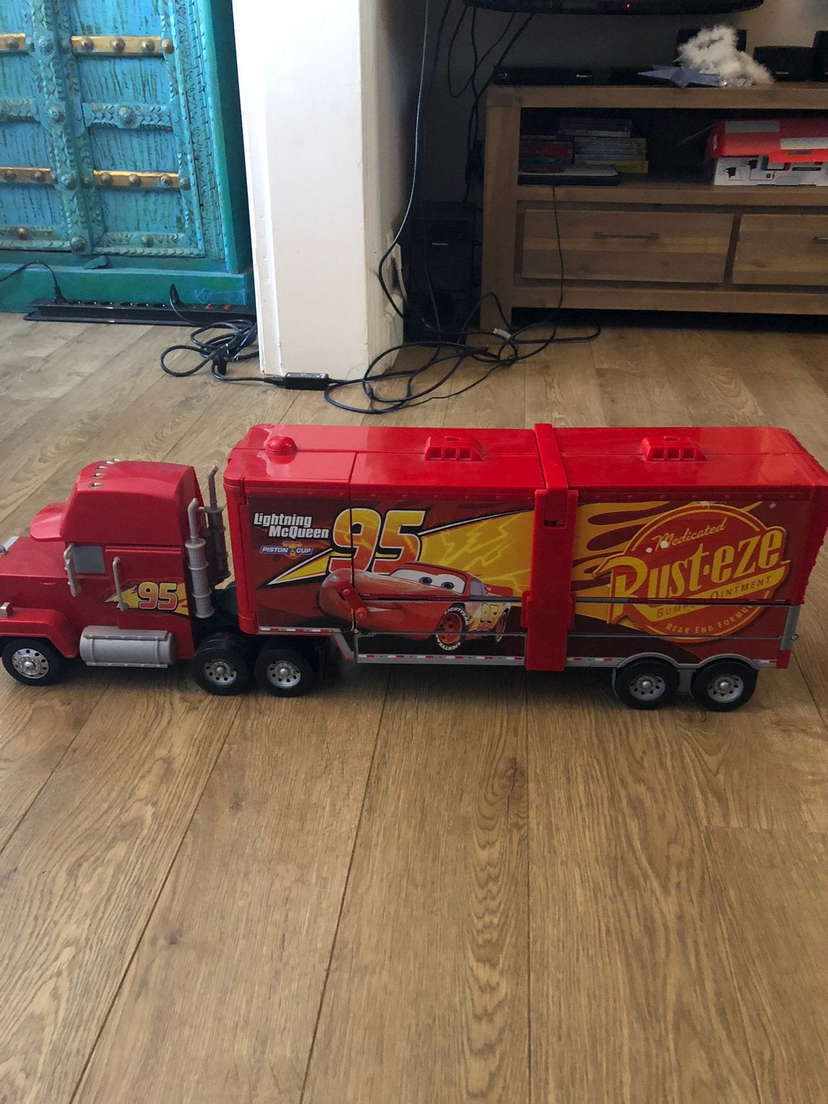 Disney Pixar Cars ,Mack Vrachtwagen & Racebaan (Mattel) -, Ophalen of Verzenden, Zo goed als nieuw
