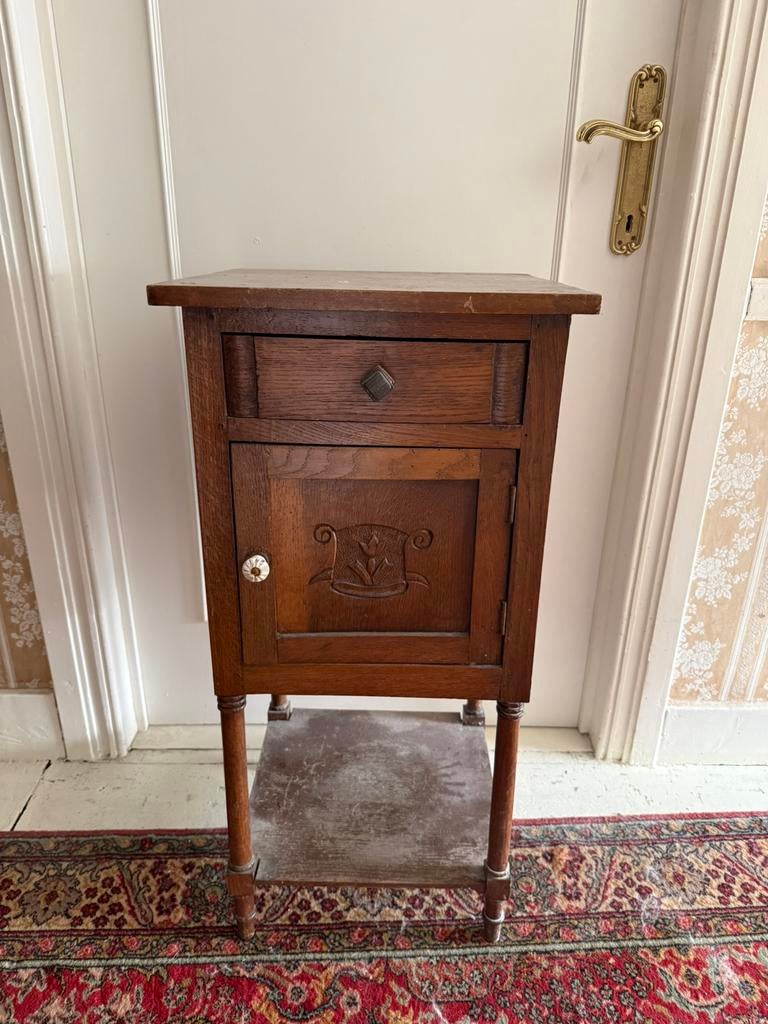 Antiek houten nachtkastje, Ophalen