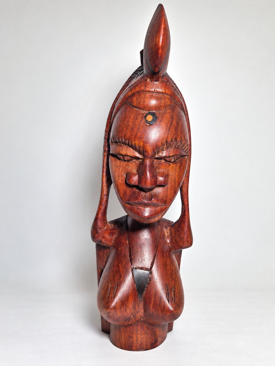 Vintage handgesneden houten vrouwenbuste Afrikaanse decorati, Houtsnijwerk, Rood, Ophalen of Verzenden, Handgemaakt