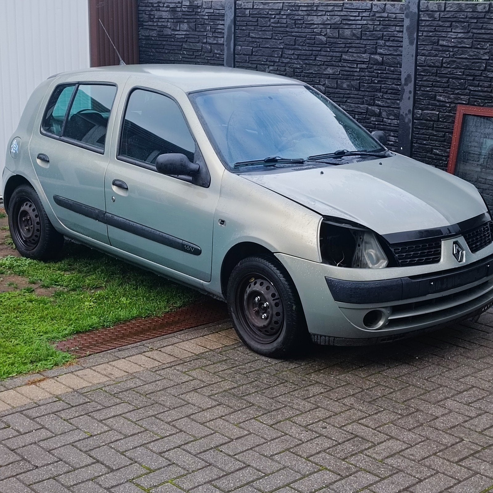 Renault Clio 1.2 benzine alle onderdelen zijn te koop

alle, Auto's, Particulier, Clio, Te koop, Benzine