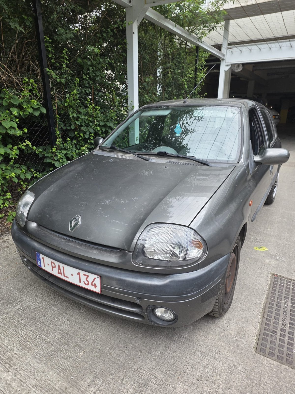 Renault clio essence NE DEMARRE PAS 1.4 16v automatique, Auto's, Automaat, Bedrijf, Te koop, Benzine