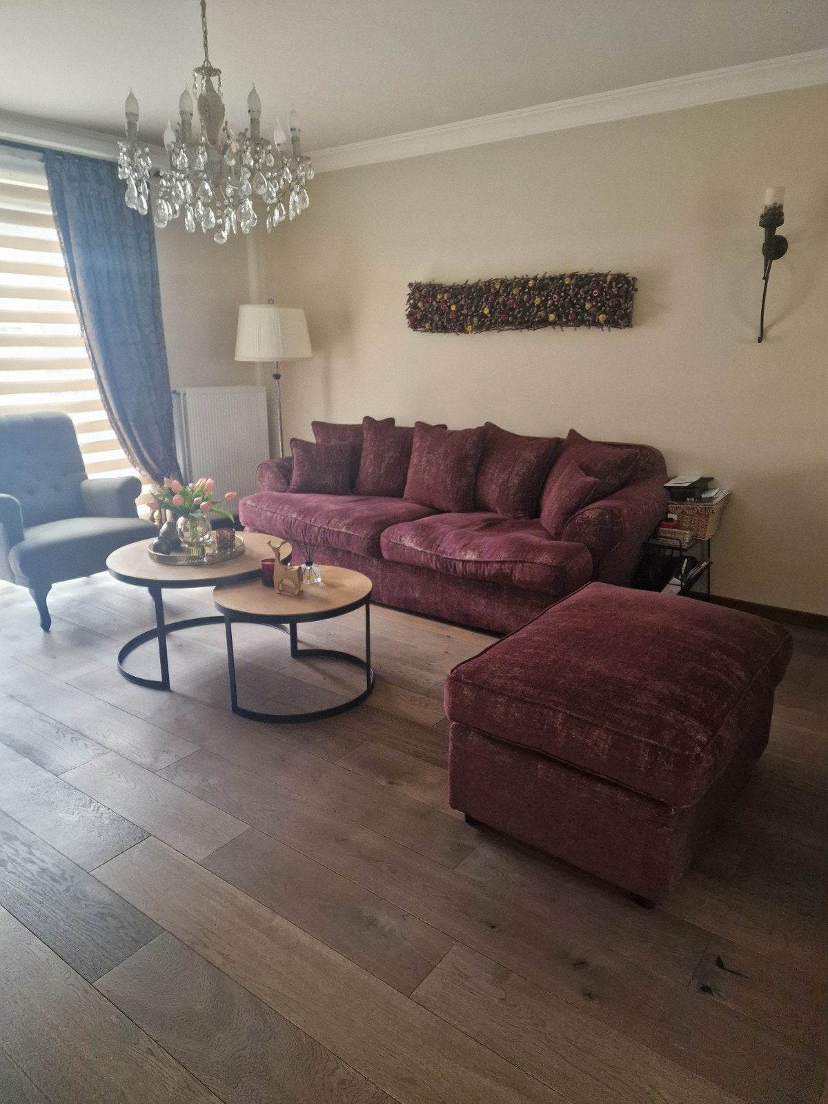 Salon met poef en salontafel