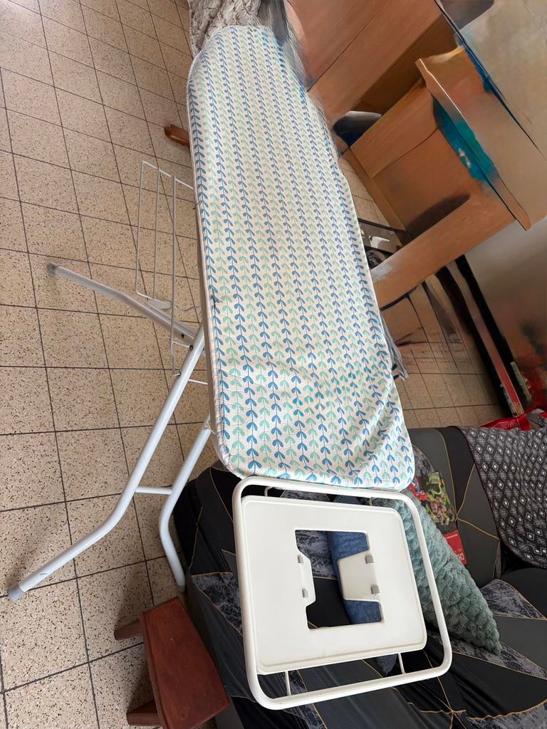 Table à repasser grande largeur à vendre (pliable), Enlèvement, Comme neuf