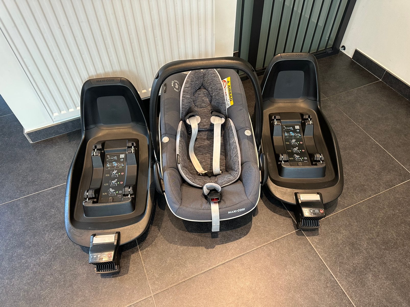 Maxi cosi pebble pro i-size + 2x2wayfix, Enlèvement, Comme neuf