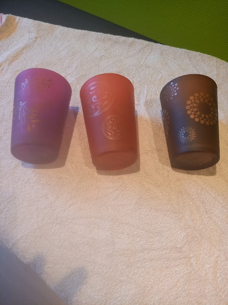 3 gekleurde en versierde kaarsenglazen, Meerkleurig, Waxinelichthouder, Ophalen of Verzenden, Glas