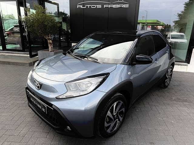 Toyota Aygo X 1.0i De luxe Camera Gps Alu Etc ....  5000km, Auto's, Toyota, 4 zetels, https://public.car-pass.be/vhr/7ea8074f-b460-4940-bcf7-daa45ee69629