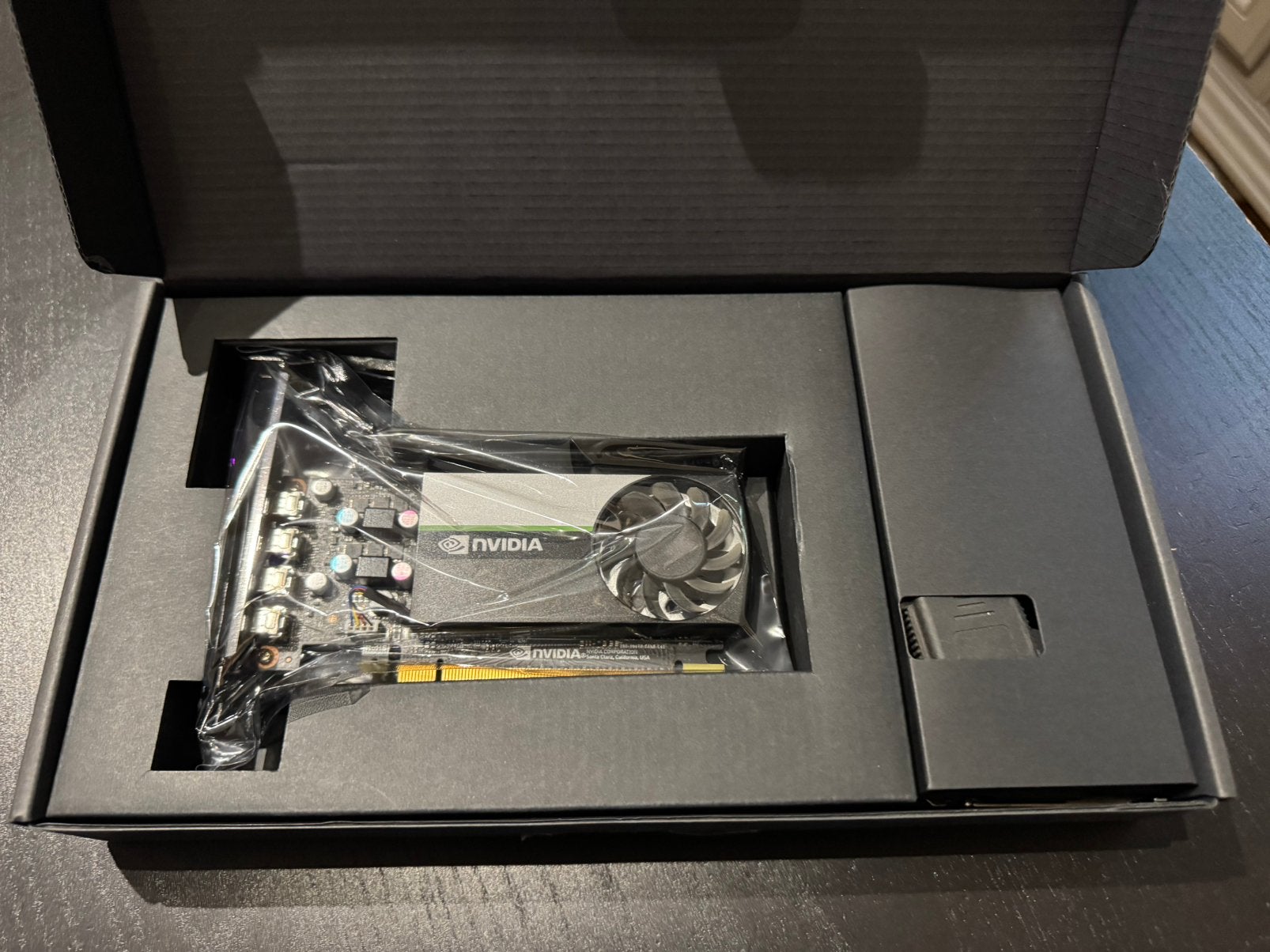 Nvidia quadro t1000 8go comme neuve, Enlèvement ou Envoi, Comme neuf, Nvidia