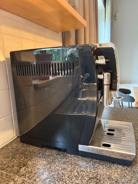 Delonghi volautomatische koffiezetmachine, Electroménager, Machine à espresso, Réservoir d'eau amovible, 2 à 4 tasses, Café moulu