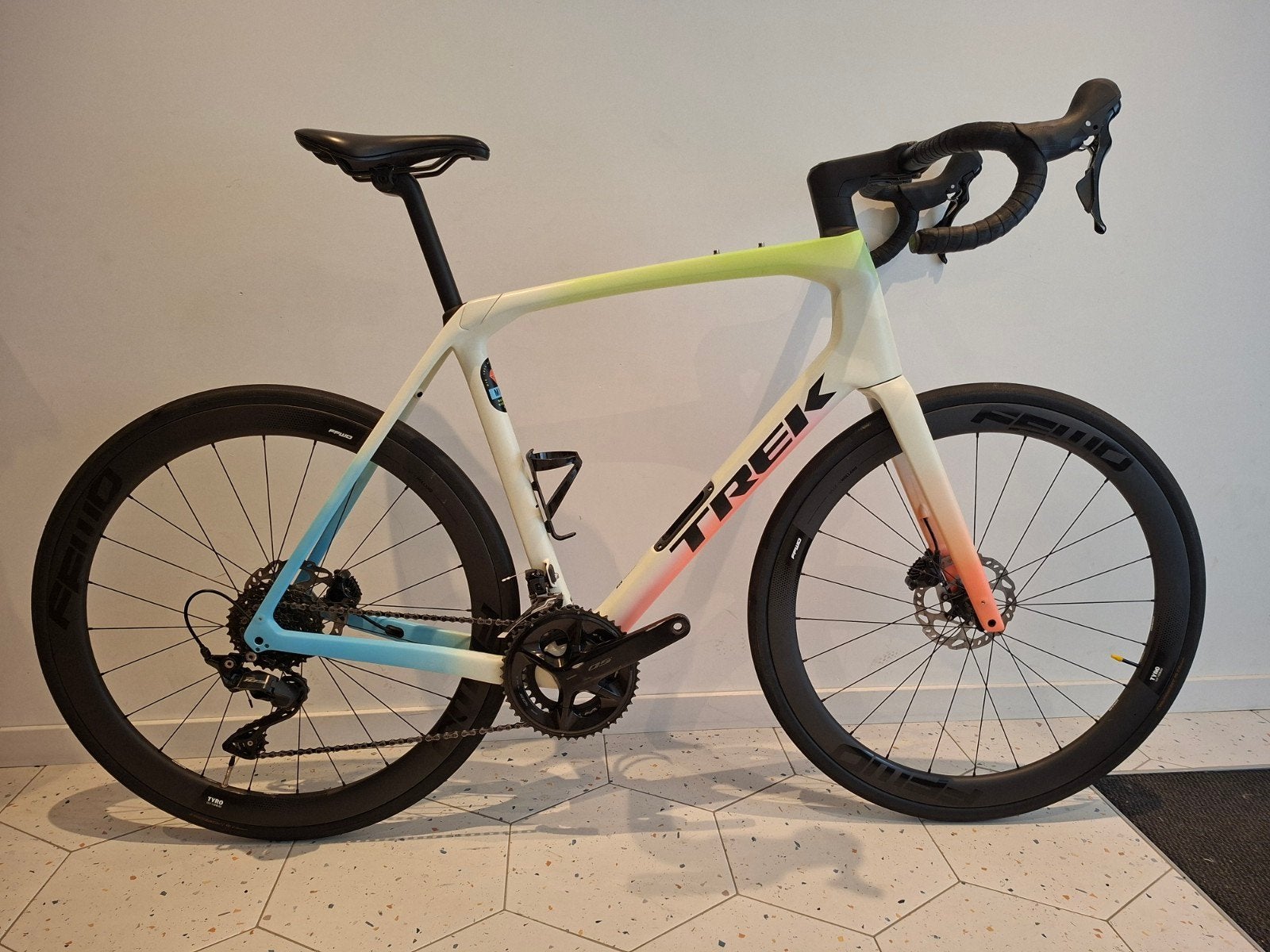 Trek Domane SL 5 (Gen 4) – Maat 60 – Shimano 105 12-sp (2025, 57 tot 61 cm, Ophalen, Carbon, Schijfrem