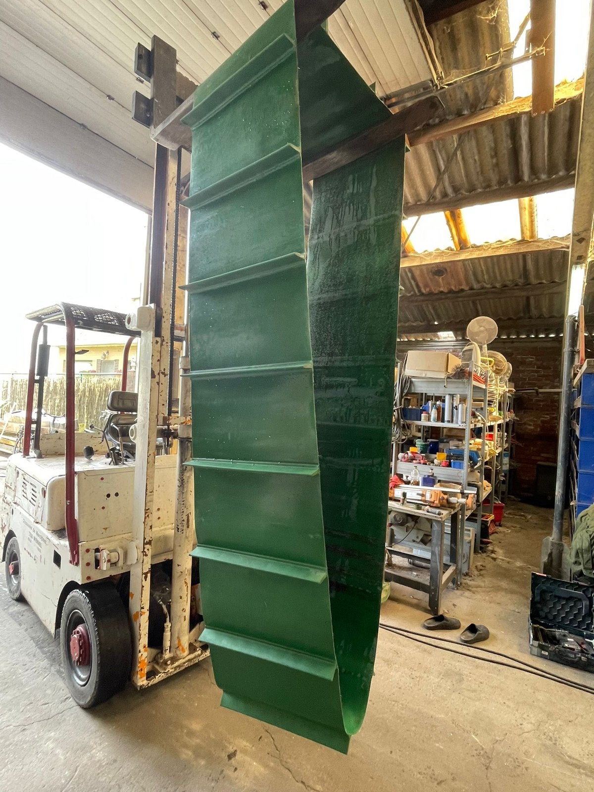 Hellende opvoertransportband / elevator met meeneemribben, Zakelijke goederen, Landbouw | Onderdelen | Banden, Velgen en Assen