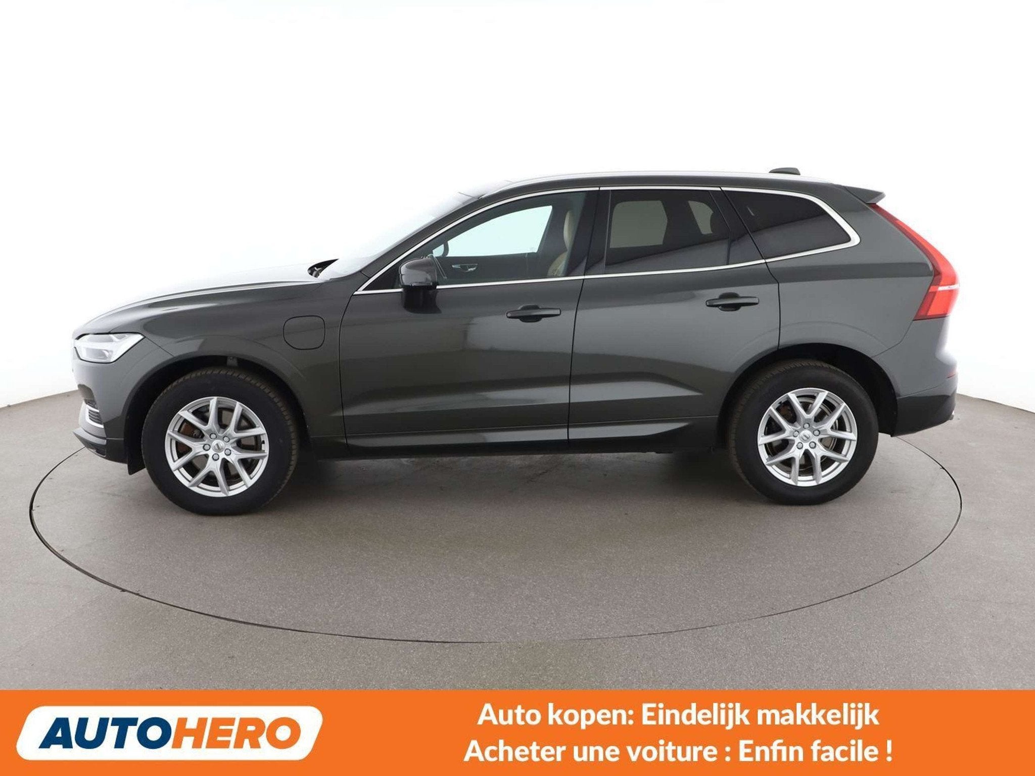 Volvo XC60 2.0 T8 Plug-in Hybrid Momentum AWD (bj 2019), Auto's, Automaat, Gebruikt, 1969 cc, Elektrisch