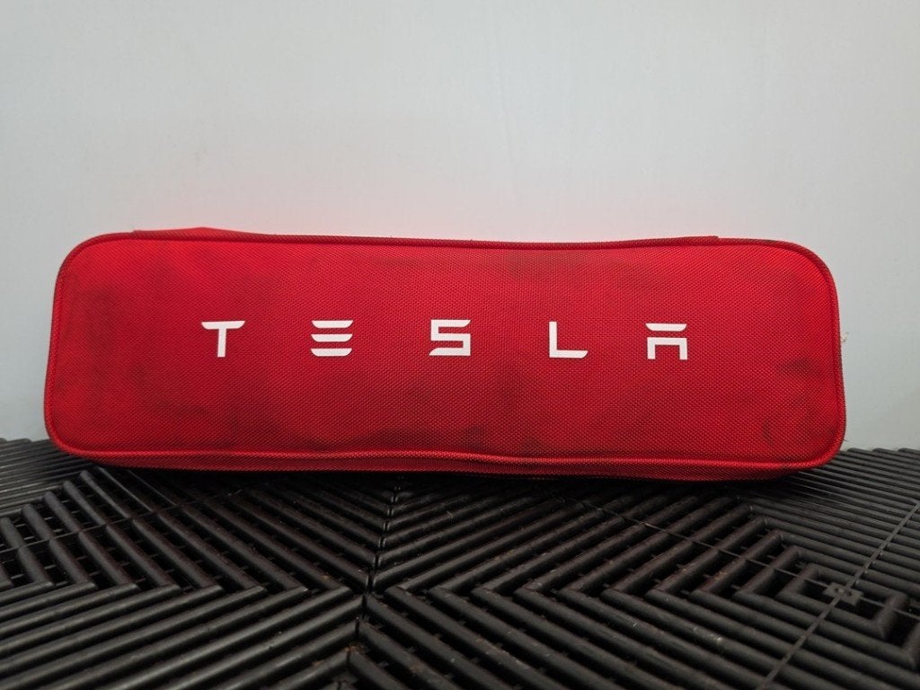 DIVERSEN EHBO kit Tesla Model S (01-2012/04-2026), Germany_Sales@tesla.com, Gebruikt, Overige automerken, Ludwig-Prandtl-Straße 27 - 29
12526  Berlin, DE