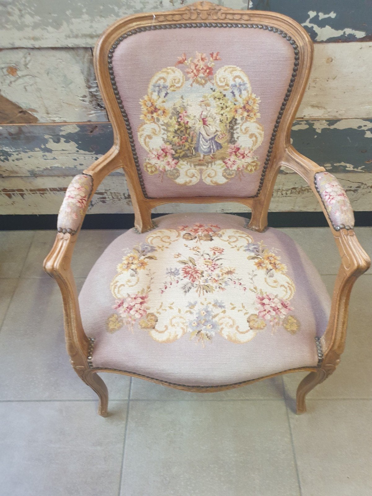 chaise louis XV, Enlèvement