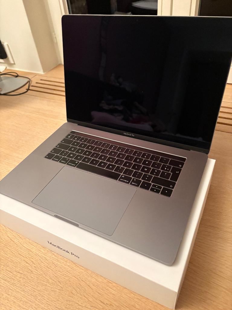 MacBook Pro 15” 2019 i9 16GB 512GB Touch Bar, Computers en Software, Apple Macbooks, Gebruikt, MacBook, 15 inch, 2 tot 3 Ghz, 512 GB