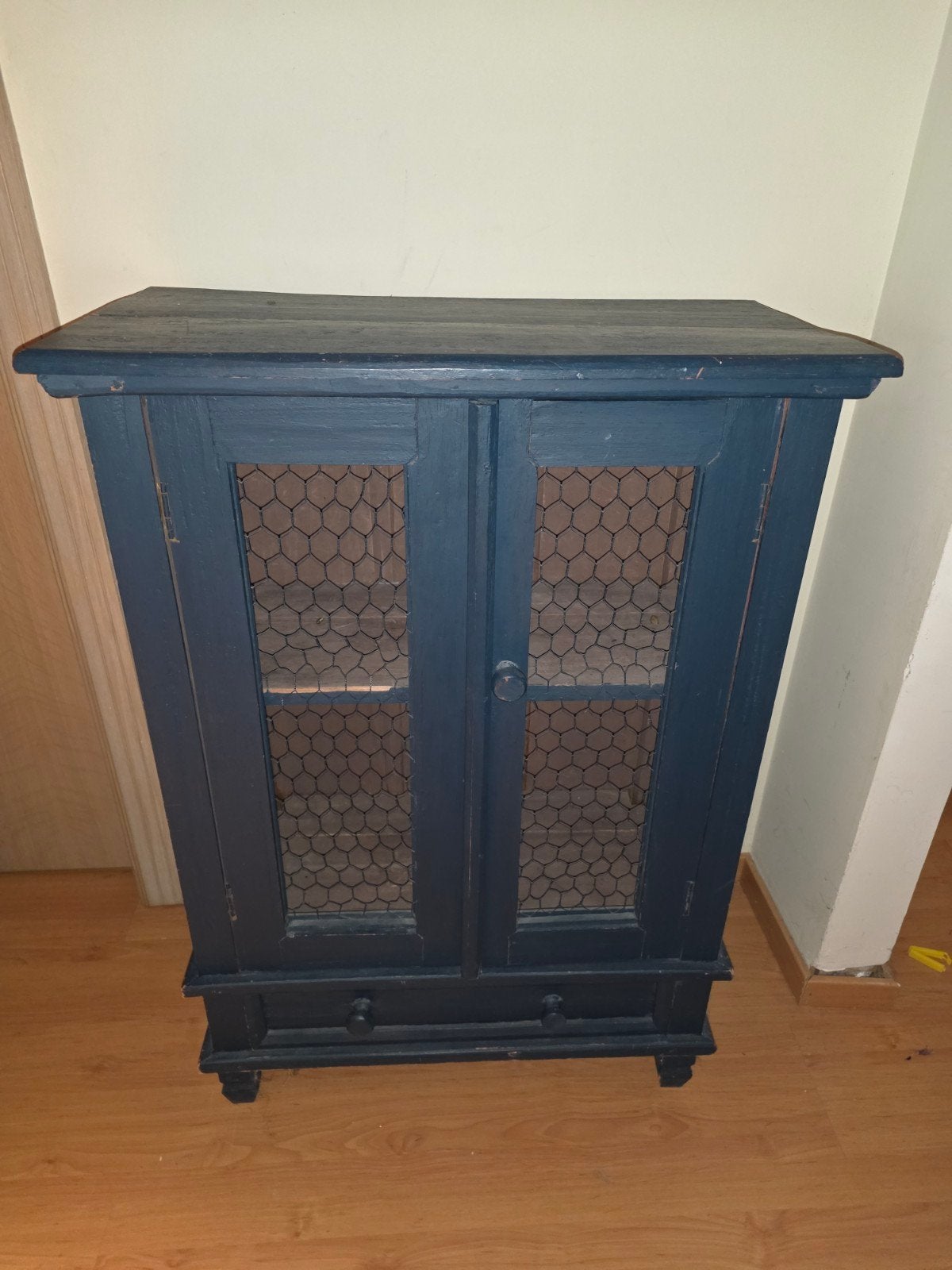 Belle armoire à vendre en pin, Enlèvement