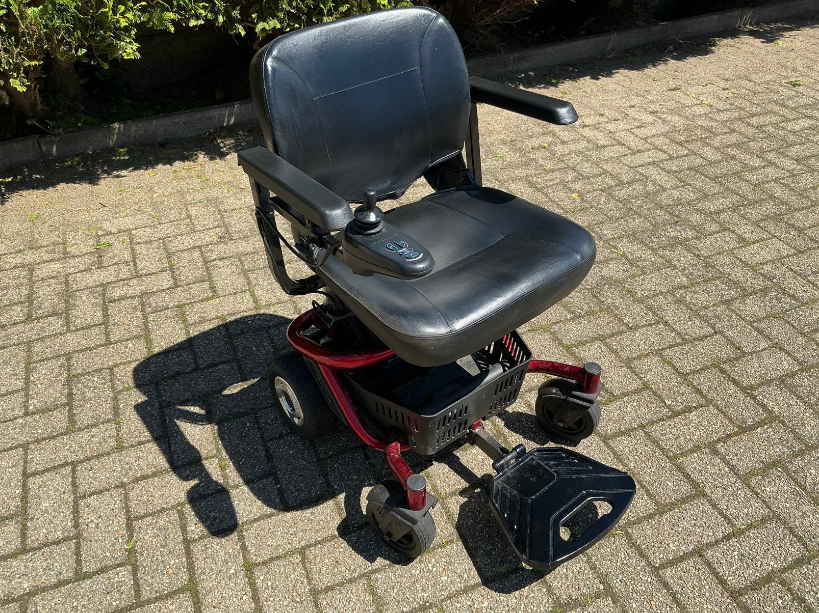 Elektrische binnen rolstoeltje, Diversen, Rolstoelen, Ophalen, Zo goed als nieuw