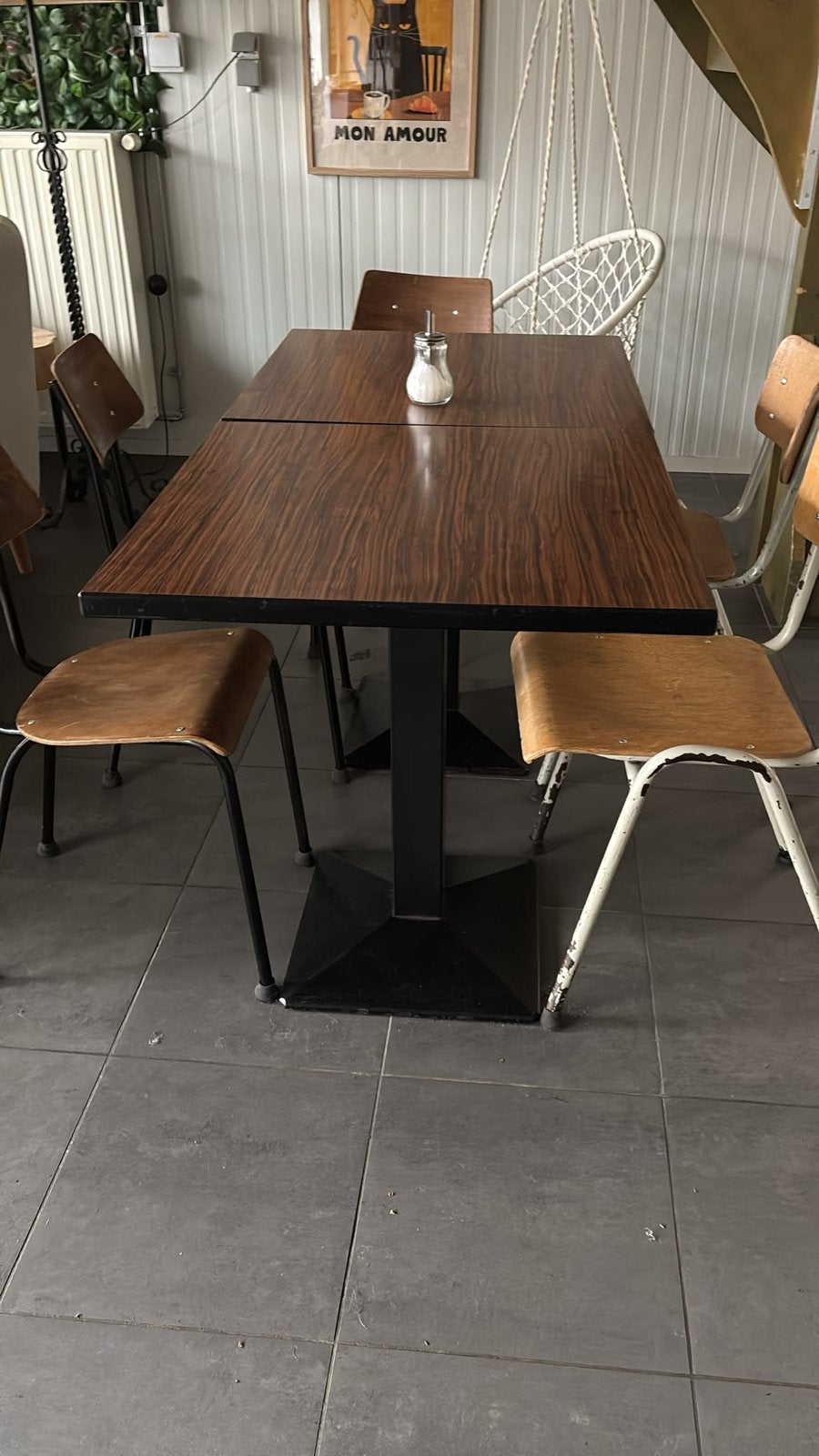 Horecameubilair te koop – 9 tafels en 20 stoelen, Ophalen