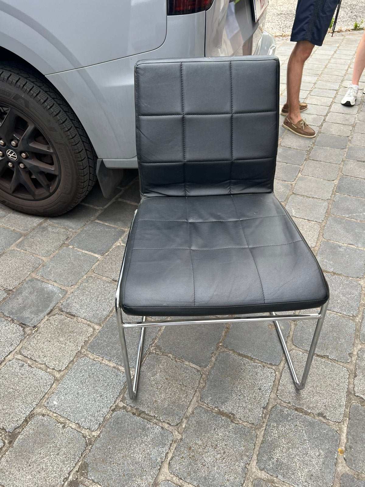 6 moderne stoelen metaal en zwart leder, Huis en Inrichting, Stoelen, Ophalen, Zo goed als nieuw, Zwart, Leer