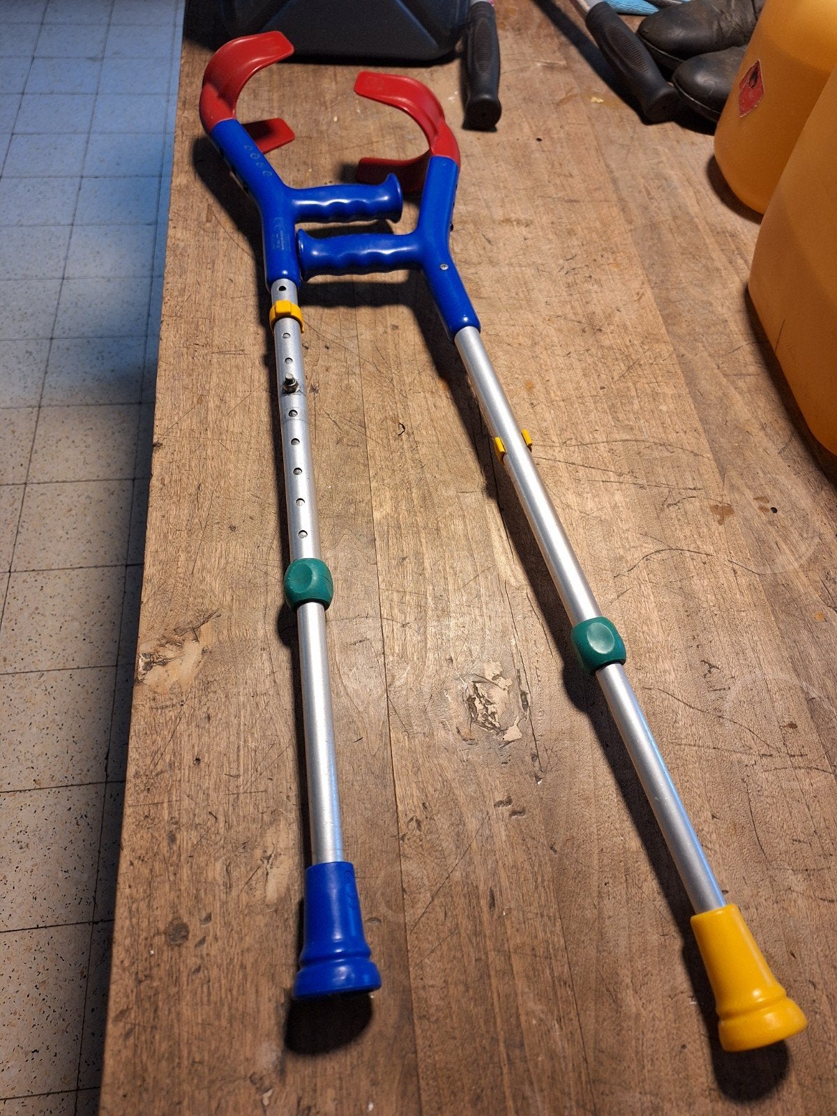 Te koop: 2 Set(s) kleine loopkrukken, Diversen, Ophalen, In hoogte verstelbaar, Gebruikt