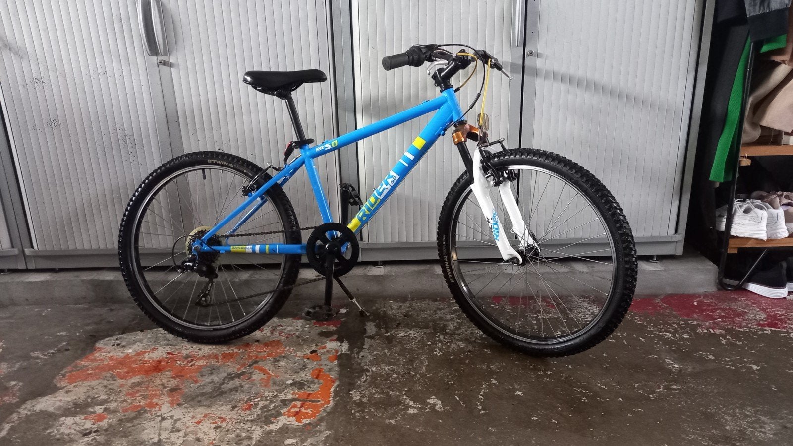 Beou vélo enfant 24pouces (très peu utilisé avec des vitesse